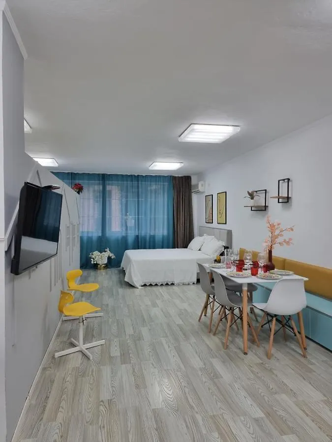 아파트 Party Guesthouse For Big Groups 티라나 알바니아